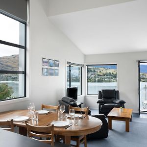 Two-Bedroom One Bathroom Apartment Lake View