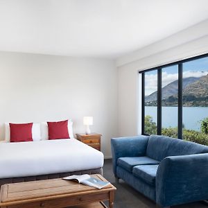 Studio Lake View